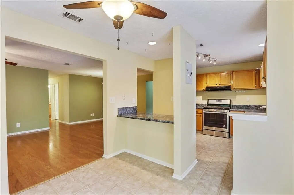 6824 Glenridge Drive Unit B, Sandy Springs, Georgia 30328, 2 Bedrooms Bedrooms, ,2 BathroomsBathrooms,Residential,Sold,6824 Glenridge Drive Unit B,6057146