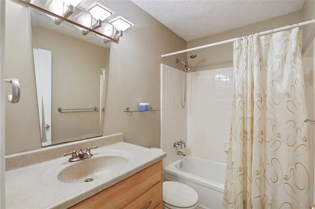 6824 Glenridge Drive Unit B, Sandy Springs, Georgia 30328, 2 Bedrooms Bedrooms, ,2 BathroomsBathrooms,Residential,Sold,6824 Glenridge Drive Unit B,6057146