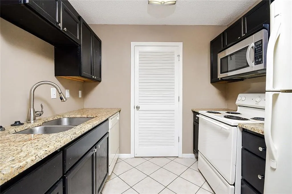 102 Granville Court, Sandy Springs, Georgia 30328, 1 Bedroom Bedrooms, ,1 BathroomBathrooms,Residential,Sold,102 Granville Court,6108444