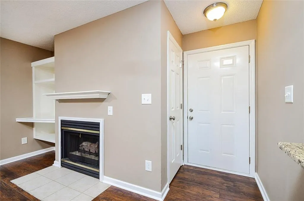102 Granville Court, Sandy Springs, Georgia 30328, 1 Bedroom Bedrooms, ,1 BathroomBathrooms,Residential,Sold,102 Granville Court,6108444