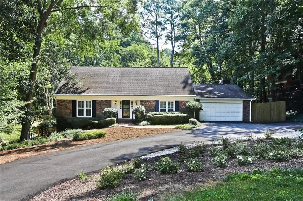 4835 Longchamps Drive, Sandy Springs, Georgia 30319, 6 Bedrooms Bedrooms, ,4 BathroomsBathrooms,Residential,Sold,4835 Longchamps Drive,5898998