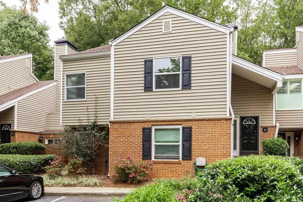 43 Dunwoody Springs Drive Ne Unit 43, Atlanta, Georgia 30328, 3 Bedrooms Bedrooms, ,2 BathroomsBathrooms,Residential,Sold,43 Dunwoody Springs Drive Ne Unit 43,6784433