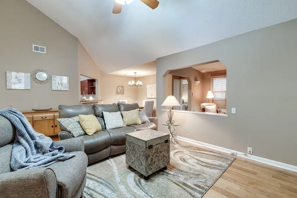 43 Dunwoody Springs Drive Ne Unit 43, Atlanta, Georgia 30328, 3 Bedrooms Bedrooms, ,2 BathroomsBathrooms,Residential,Sold,43 Dunwoody Springs Drive Ne Unit 43,6784433