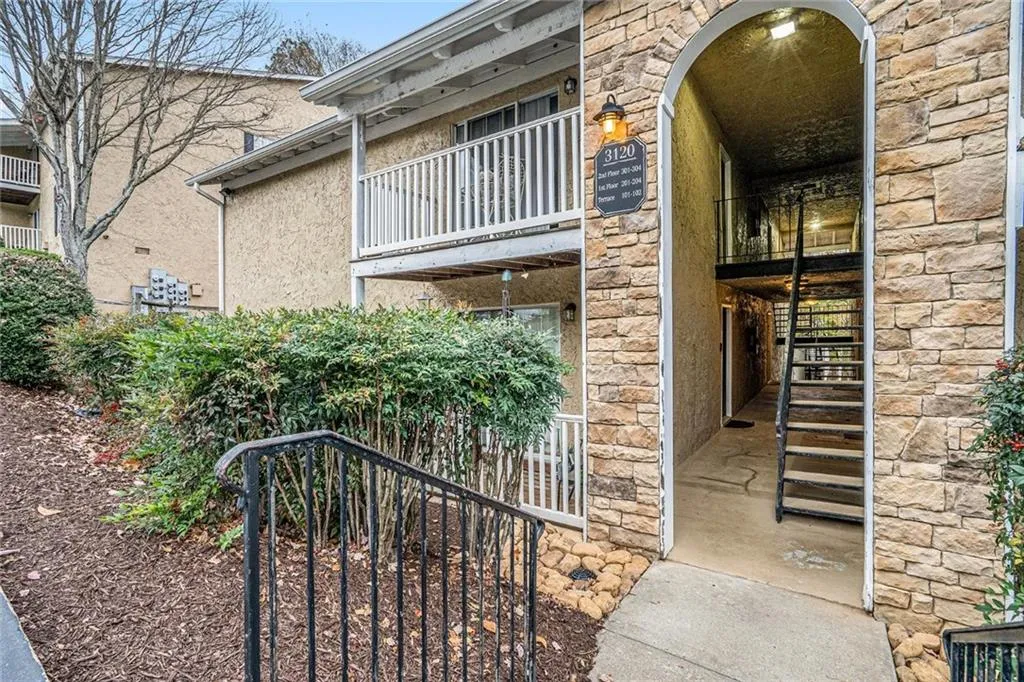 3120 Seven Pines Court Unit 203, Atlanta, Georgia 30339, 2 Bedrooms Bedrooms, 0 ,1 BathroomBathrooms,Residential,For Sale,3120 Seven Pines Court Unit 203,7683468