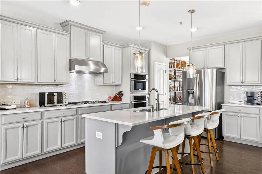 368 Provenance Drive, Atlanta, Georgia 30328, 3 Bedrooms Bedrooms, ,3 BathroomsBathrooms,Residential,For Sale,368 Provenance Drive,7708823