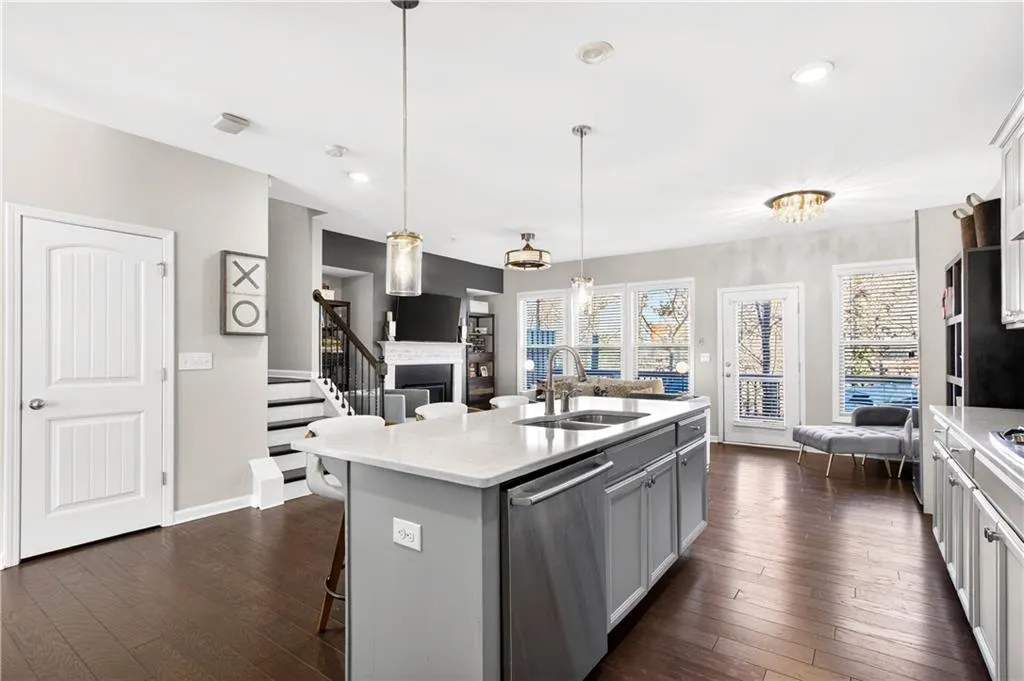 368 Provenance Drive, Atlanta, Georgia 30328, 3 Bedrooms Bedrooms, ,3 BathroomsBathrooms,Residential,For Sale,368 Provenance Drive,7708823