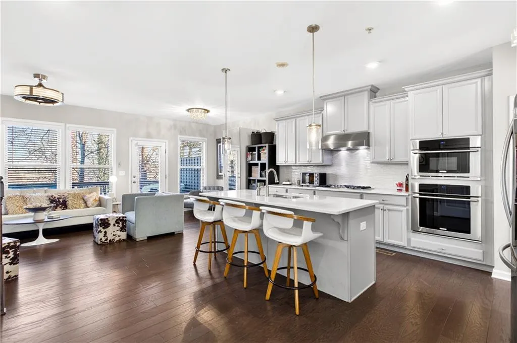 368 Provenance Drive, Atlanta, Georgia 30328, 3 Bedrooms Bedrooms, ,3 BathroomsBathrooms,Residential,For Sale,368 Provenance Drive,7708823