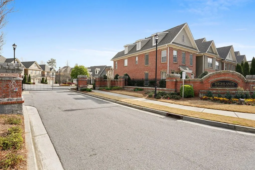 7420 Glisten Avenue, Atlanta, Georgia 30328, 3 Bedrooms Bedrooms, ,3 BathroomsBathrooms,Residential,Sold,7420 Glisten Avenue,5666467