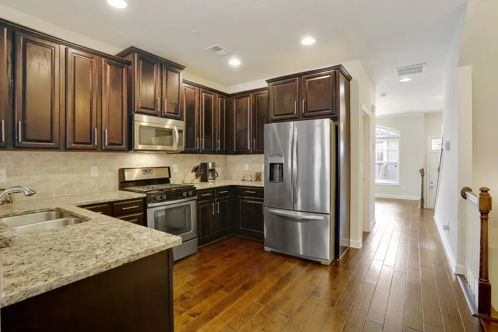 7420 Glisten Avenue, Atlanta, Georgia 30328, 3 Bedrooms Bedrooms, ,3 BathroomsBathrooms,Residential,Sold,7420 Glisten Avenue,5666467