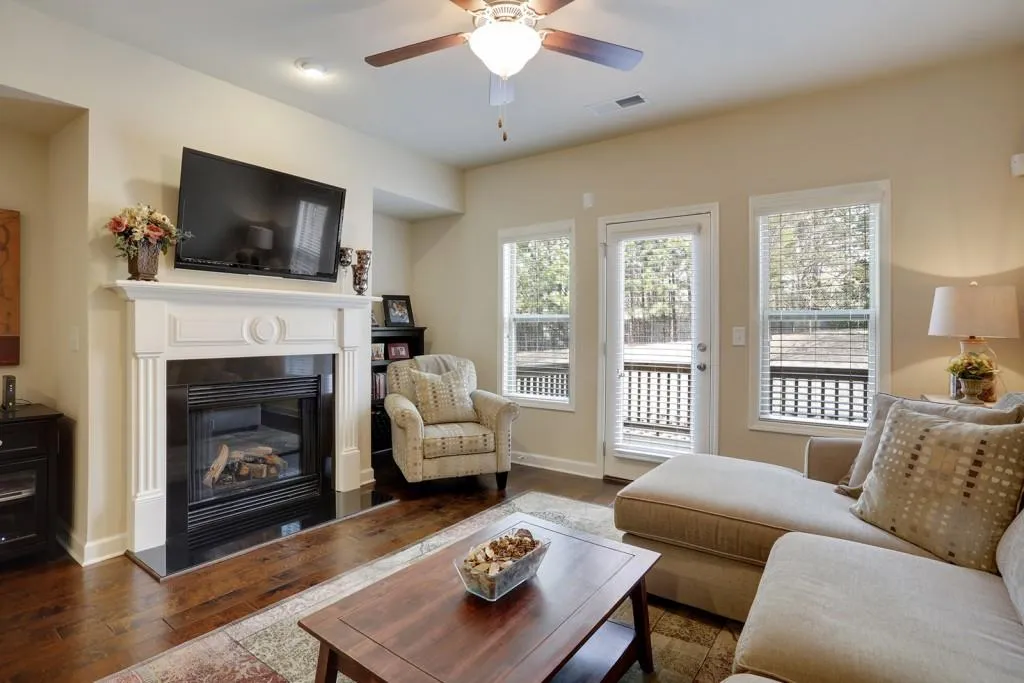 7420 Glisten Avenue, Atlanta, Georgia 30328, 3 Bedrooms Bedrooms, ,3 BathroomsBathrooms,Residential,Sold,7420 Glisten Avenue,5666467