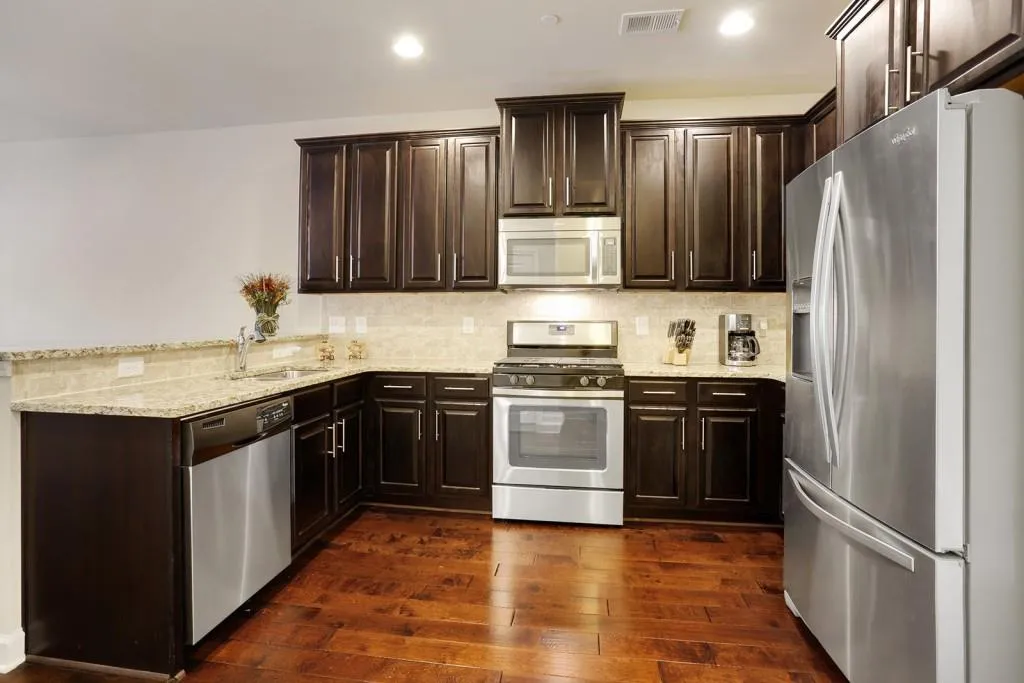 7420 Glisten Avenue, Atlanta, Georgia 30328, 3 Bedrooms Bedrooms, ,3 BathroomsBathrooms,Residential,Sold,7420 Glisten Avenue,5666467