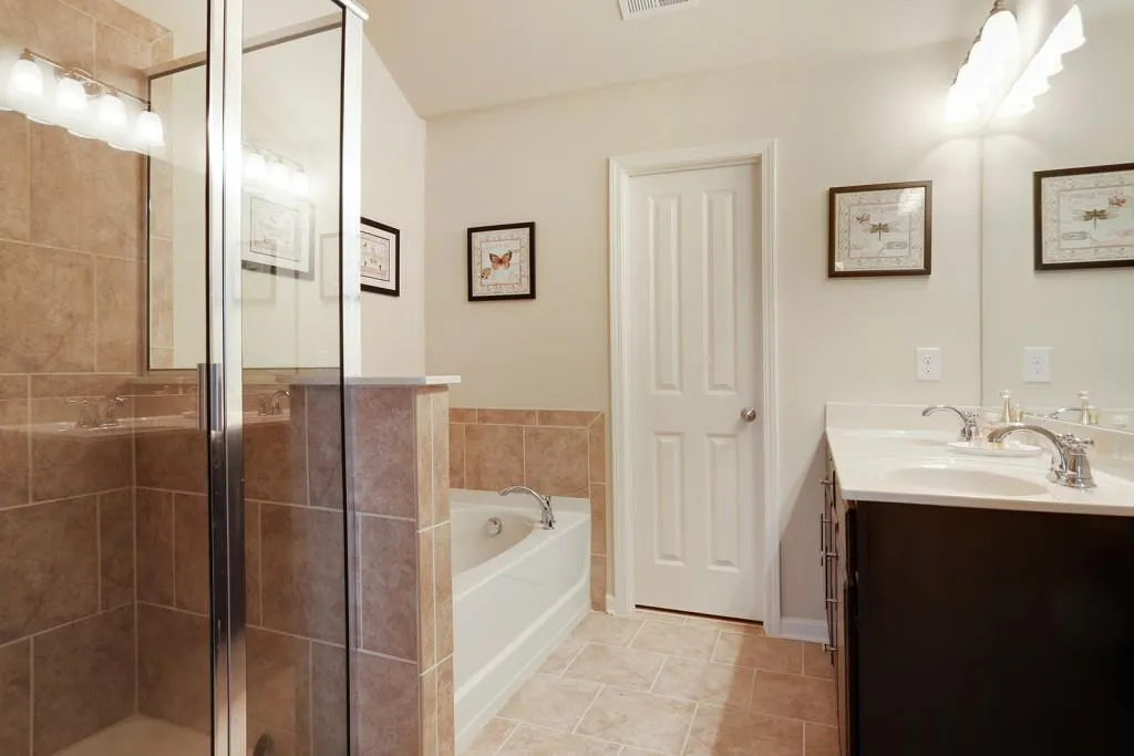 7420 Glisten Avenue, Atlanta, Georgia 30328, 3 Bedrooms Bedrooms, ,3 BathroomsBathrooms,Residential,Sold,7420 Glisten Avenue,5666467