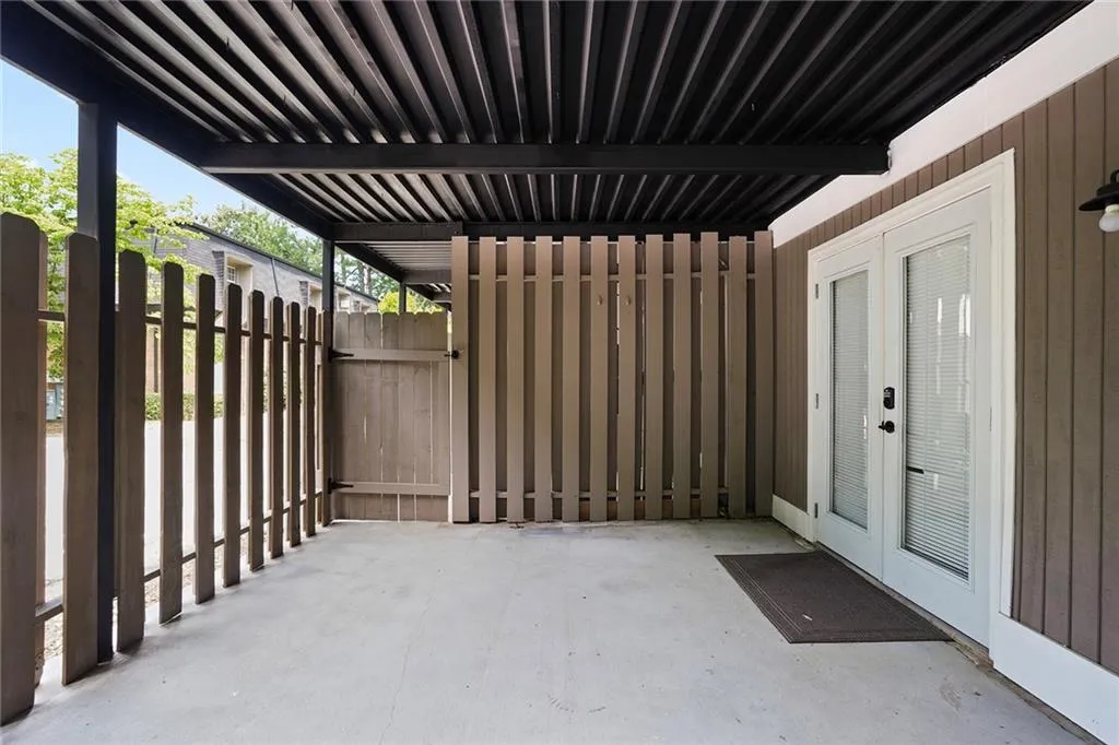 315 Winding River Road Unit E, Sandy Springs, Georgia 30350, 3 Bedrooms Bedrooms, ,2 BathroomsBathrooms,Residential,Sold,315 Winding River Road Unit E,7401062