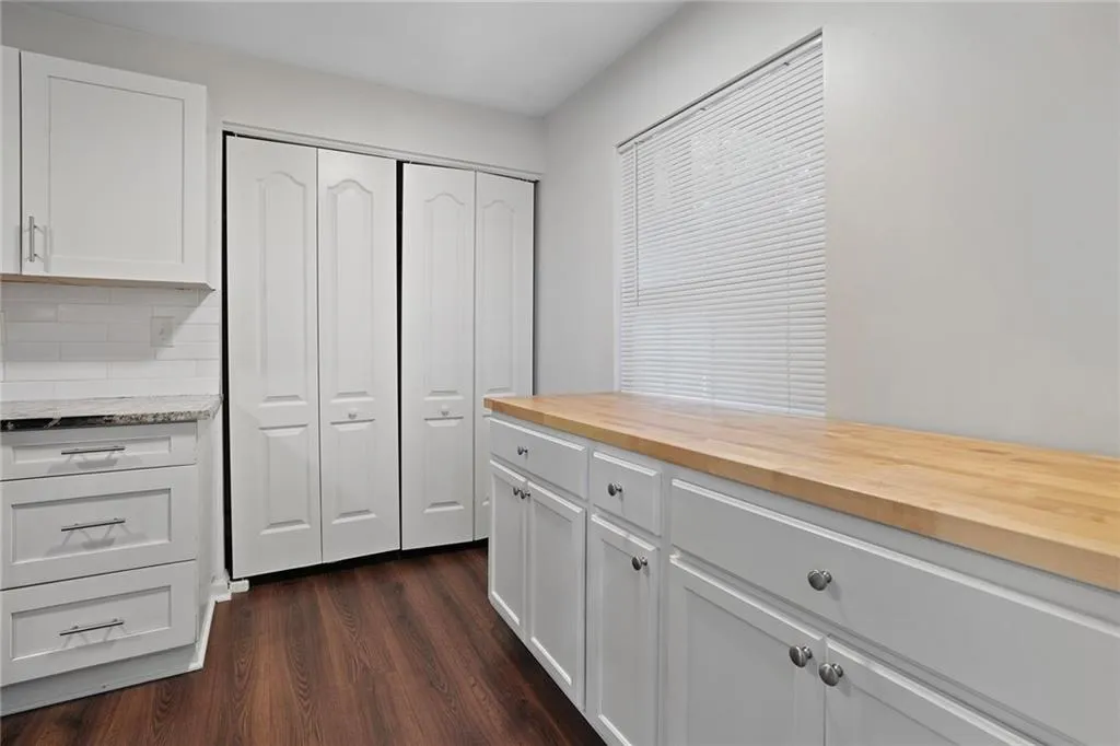 315 Winding River Road Unit E, Sandy Springs, Georgia 30350, 3 Bedrooms Bedrooms, ,2 BathroomsBathrooms,Residential,Sold,315 Winding River Road Unit E,7401062