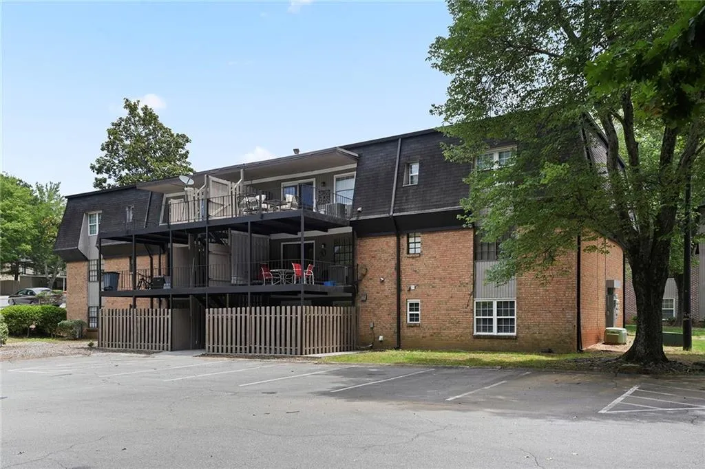 315 Winding River Road Unit E, Sandy Springs, Georgia 30350, 3 Bedrooms Bedrooms, ,2 BathroomsBathrooms,Residential,Sold,315 Winding River Road Unit E,7401062