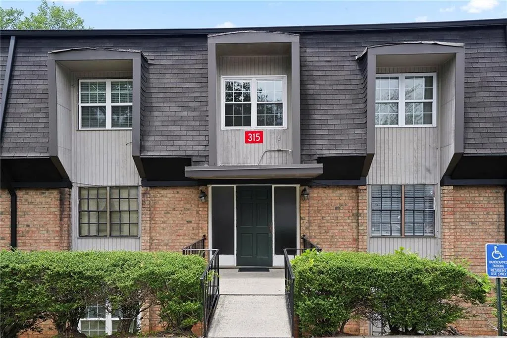 315 Winding River Road Unit E, Sandy Springs, Georgia 30350, 3 Bedrooms Bedrooms, ,2 BathroomsBathrooms,Residential,Sold,315 Winding River Road Unit E,7401062
