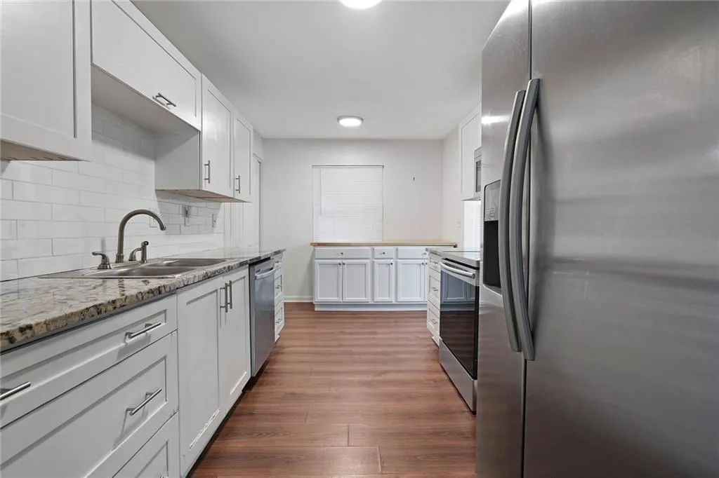 315 Winding River Road Unit E, Sandy Springs, Georgia 30350, 3 Bedrooms Bedrooms, ,2 BathroomsBathrooms,Residential,Sold,315 Winding River Road Unit E,7401062