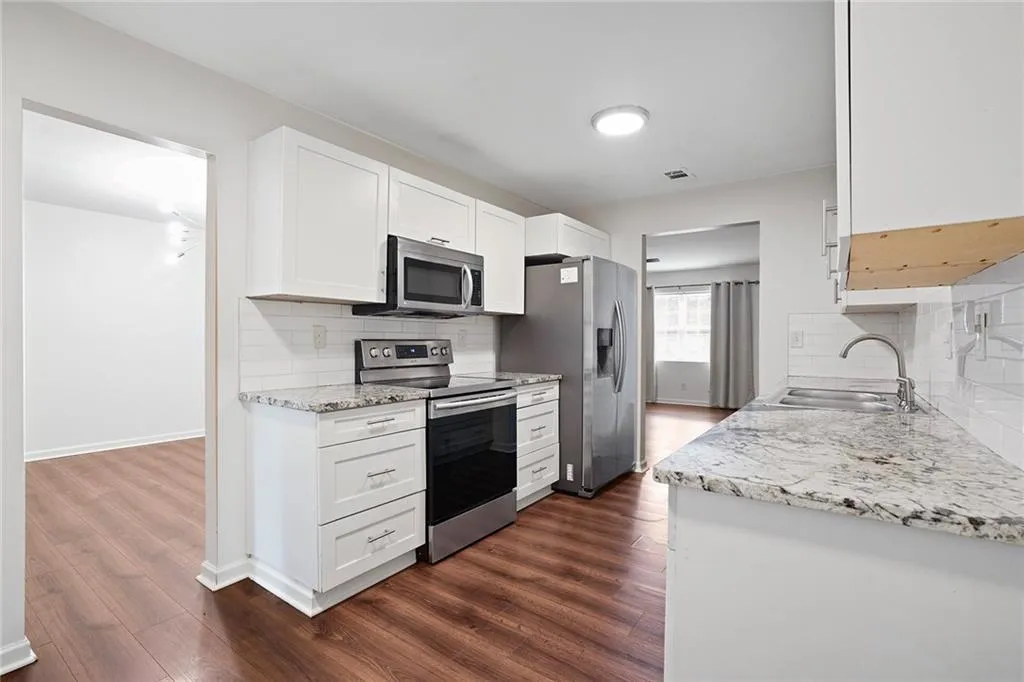 315 Winding River Road Unit E, Sandy Springs, Georgia 30350, 3 Bedrooms Bedrooms, ,2 BathroomsBathrooms,Residential,Sold,315 Winding River Road Unit E,7401062