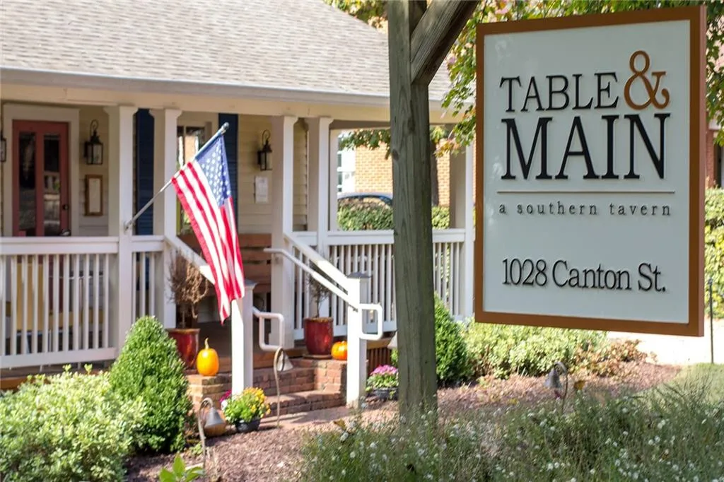 315 Winding River Road Unit E, Sandy Springs, Georgia 30350, 3 Bedrooms Bedrooms, ,2 BathroomsBathrooms,Residential,Sold,315 Winding River Road Unit E,7401062