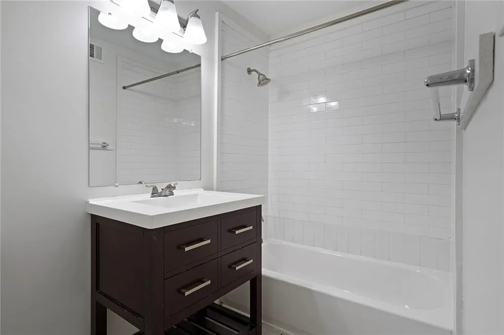 315 Winding River Road Unit E, Sandy Springs, Georgia 30350, 3 Bedrooms Bedrooms, ,2 BathroomsBathrooms,Residential,Sold,315 Winding River Road Unit E,7401062