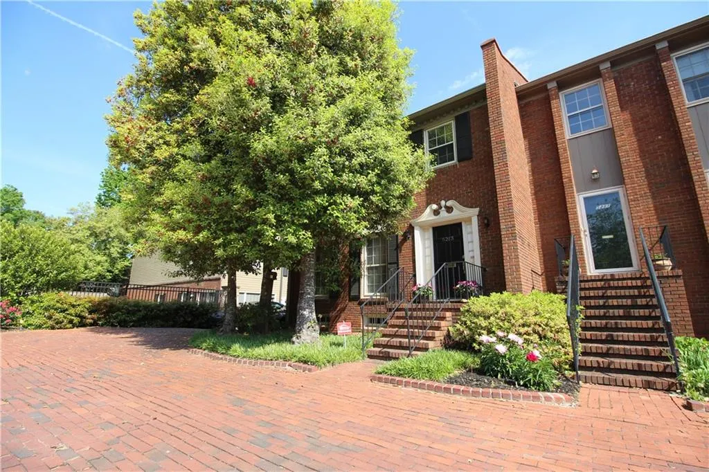 5213 Glenridge Drive, Atlanta, Georgia 30342, 3 Bedrooms Bedrooms, ,3 BathroomsBathrooms,Residential,Sold,5213 Glenridge Drive,5688827