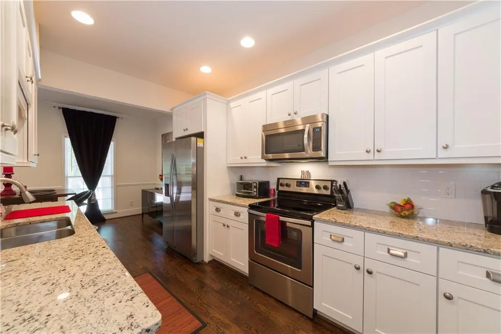 5213 Glenridge Drive, Atlanta, Georgia 30342, 3 Bedrooms Bedrooms, ,3 BathroomsBathrooms,Residential,Sold,5213 Glenridge Drive,5688827