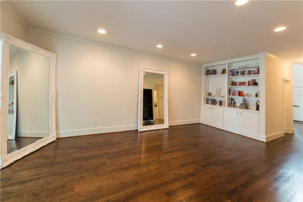 5213 Glenridge Drive, Atlanta, Georgia 30342, 3 Bedrooms Bedrooms, ,3 BathroomsBathrooms,Residential,Sold,5213 Glenridge Drive,5688827