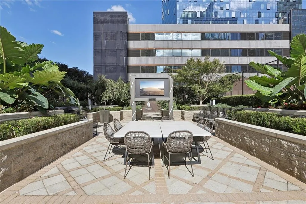 3445 Stratford Road Ne Unit 2108, Atlanta, Georgia 30326, 1 Bedroom Bedrooms, ,1 BathroomBathrooms,Residential,For Sale,3445 Stratford Road Ne Unit 2108,7663907