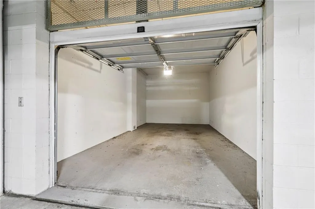 3445 Stratford Road Ne Unit 2108, Atlanta, Georgia 30326, 1 Bedroom Bedrooms, ,1 BathroomBathrooms,Residential,For Sale,3445 Stratford Road Ne Unit 2108,7663907