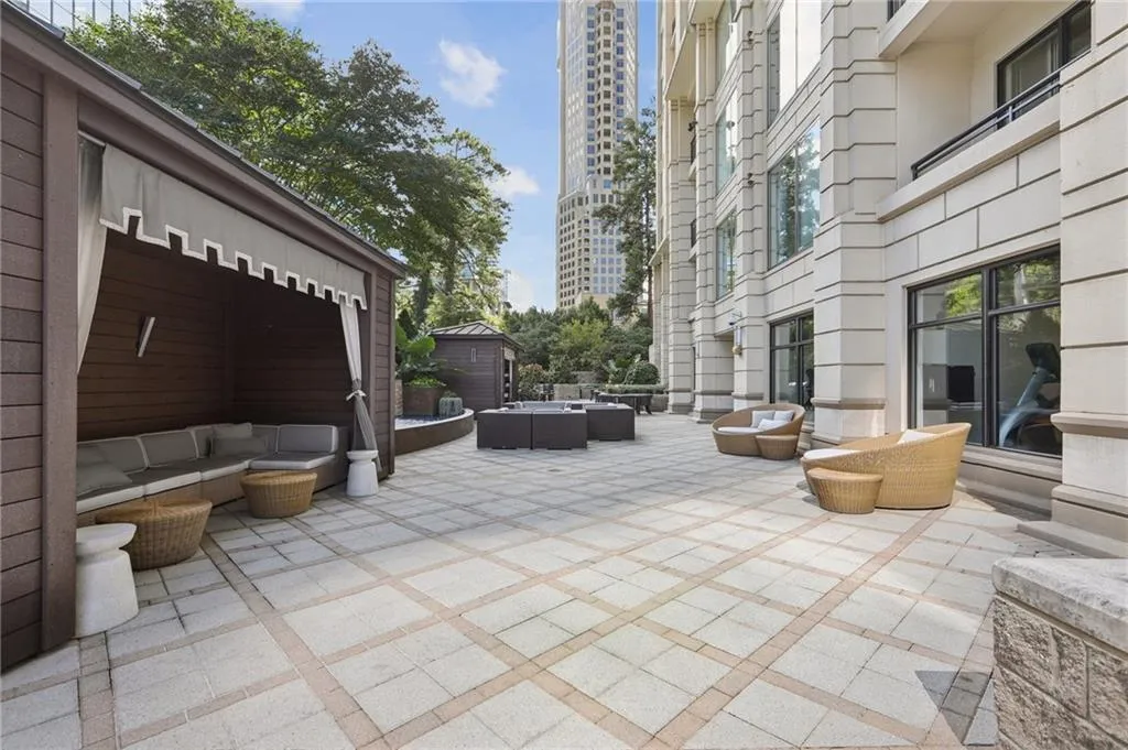 3445 Stratford Road Ne Unit 2108, Atlanta, Georgia 30326, 1 Bedroom Bedrooms, ,1 BathroomBathrooms,Residential,For Sale,3445 Stratford Road Ne Unit 2108,7663907