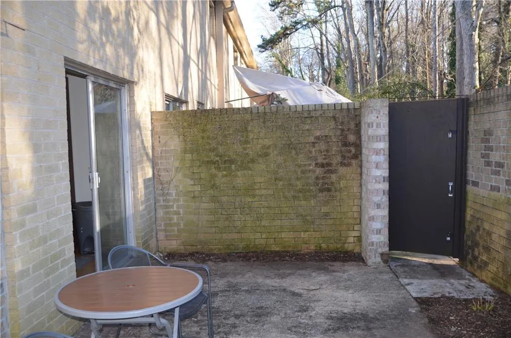 5400 Roswell Road Ne Unit J-6, Atlanta, Georgia 30342, 3 Bedrooms Bedrooms, ,2 BathroomsBathrooms,Residential,Sold,5400 Roswell Road Ne Unit J-6,6506691