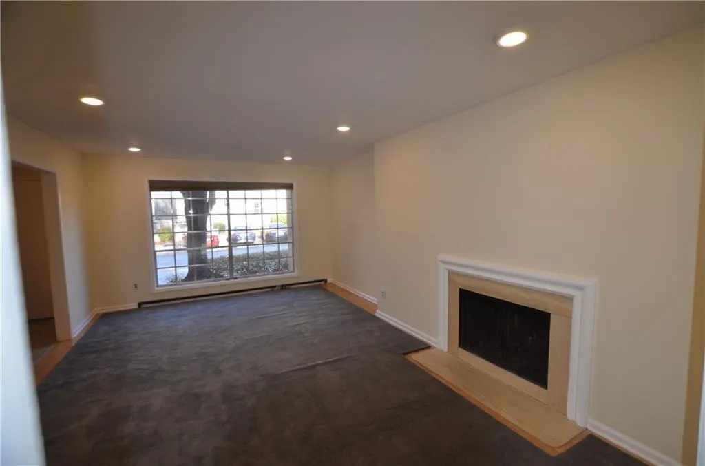 5400 Roswell Road Ne Unit J-6, Atlanta, Georgia 30342, 3 Bedrooms Bedrooms, ,2 BathroomsBathrooms,Residential,Sold,5400 Roswell Road Ne Unit J-6,6506691
