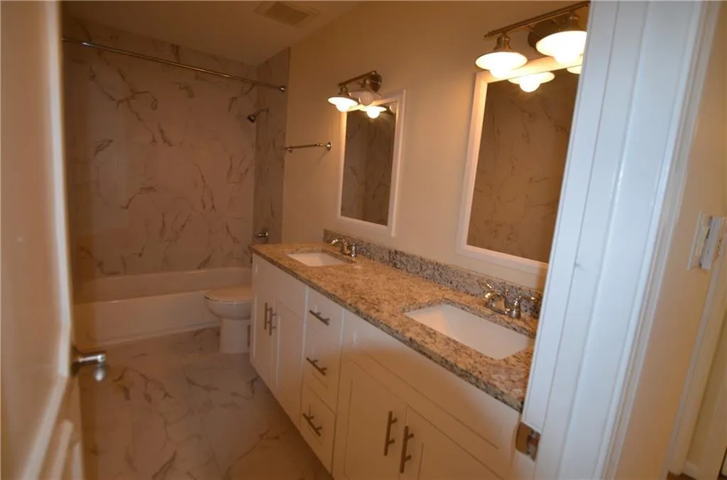 5400 Roswell Road Ne Unit J-6, Atlanta, Georgia 30342, 3 Bedrooms Bedrooms, ,2 BathroomsBathrooms,Residential,Sold,5400 Roswell Road Ne Unit J-6,6506691