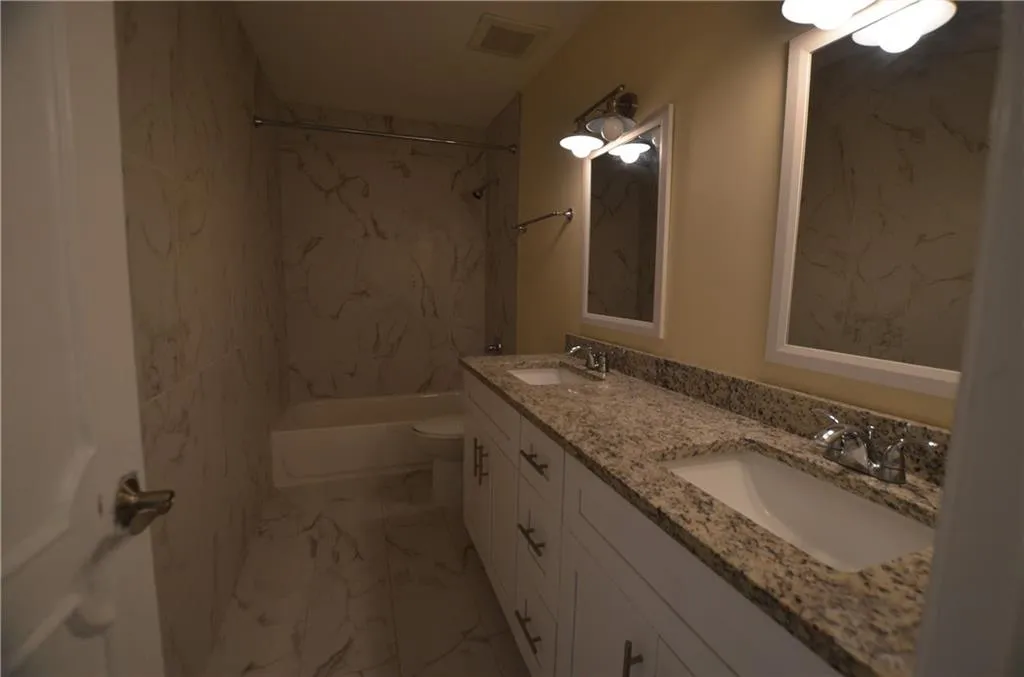 5400 Roswell Road Ne Unit J-6, Atlanta, Georgia 30342, 3 Bedrooms Bedrooms, ,2 BathroomsBathrooms,Residential,Sold,5400 Roswell Road Ne Unit J-6,6506691