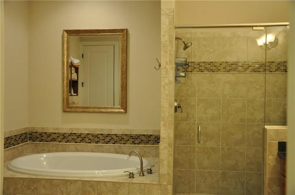 6045 City Walk, Sandy Springs, Georgia 30328, 3 Bedrooms Bedrooms, ,3 BathroomsBathrooms,Residential,Sold,6045 City Walk,6105440