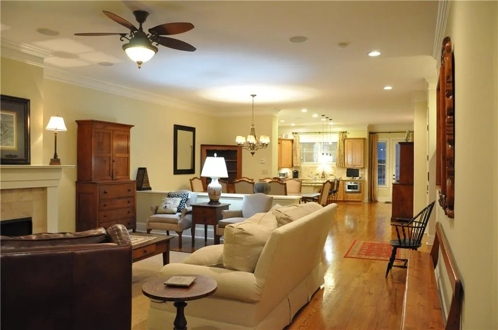 6045 City Walk, Sandy Springs, Georgia 30328, 3 Bedrooms Bedrooms, ,3 BathroomsBathrooms,Residential,Sold,6045 City Walk,6105440