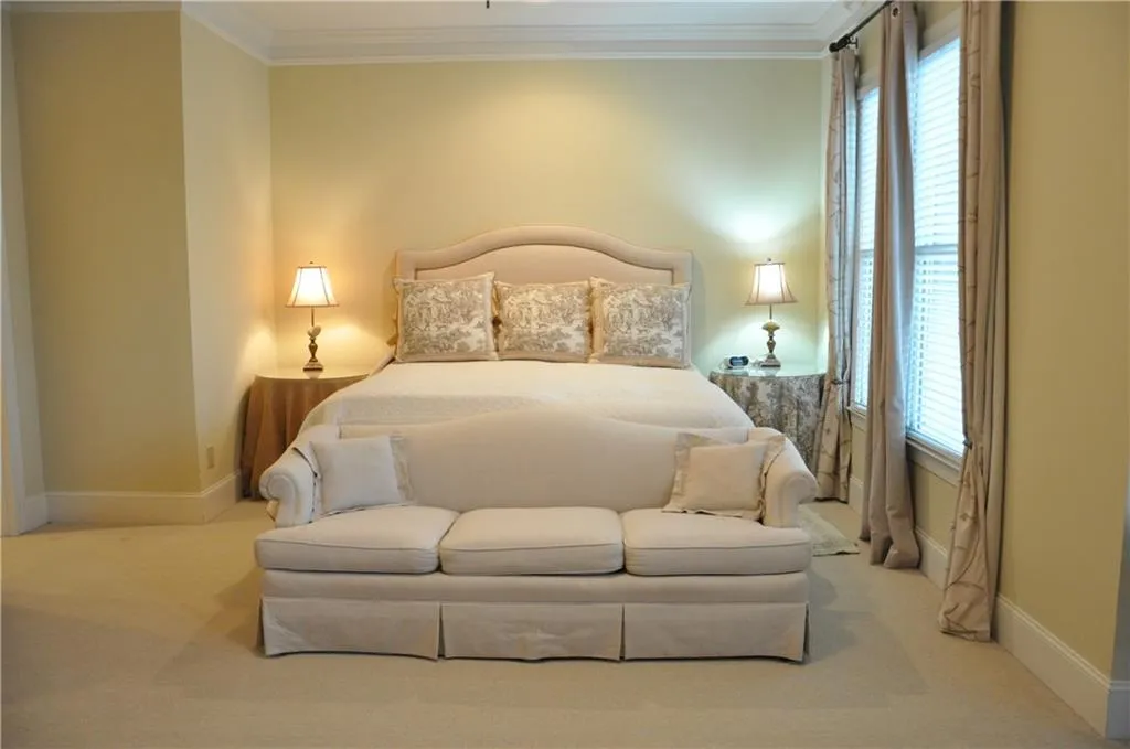 6045 City Walk, Sandy Springs, Georgia 30328, 3 Bedrooms Bedrooms, ,3 BathroomsBathrooms,Residential,Sold,6045 City Walk,6105440