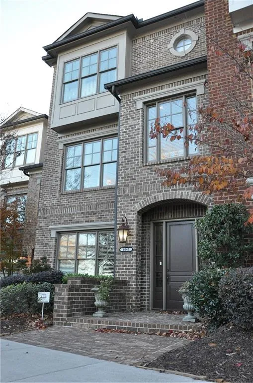 6045 City Walk, Sandy Springs, Georgia 30328, 3 Bedrooms Bedrooms, ,3 BathroomsBathrooms,Residential,Sold,6045 City Walk,6105440
