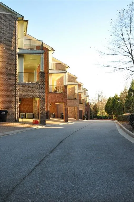 6045 City Walk, Sandy Springs, Georgia 30328, 3 Bedrooms Bedrooms, ,3 BathroomsBathrooms,Residential,Sold,6045 City Walk,6105440