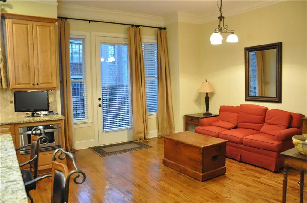 6045 City Walk, Sandy Springs, Georgia 30328, 3 Bedrooms Bedrooms, ,3 BathroomsBathrooms,Residential,Sold,6045 City Walk,6105440