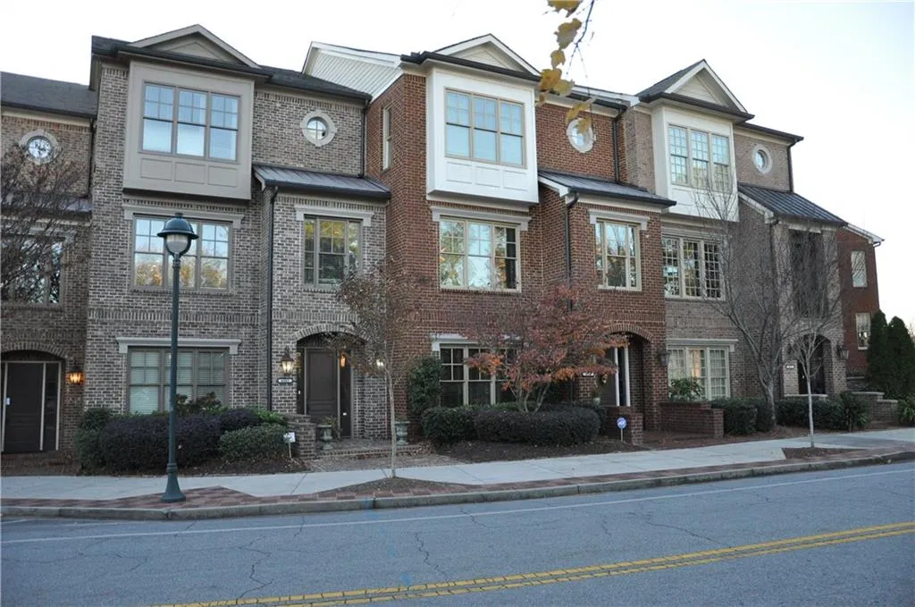 6045 City Walk, Sandy Springs, Georgia 30328, 3 Bedrooms Bedrooms, ,3 BathroomsBathrooms,Residential,Sold,6045 City Walk,6105440