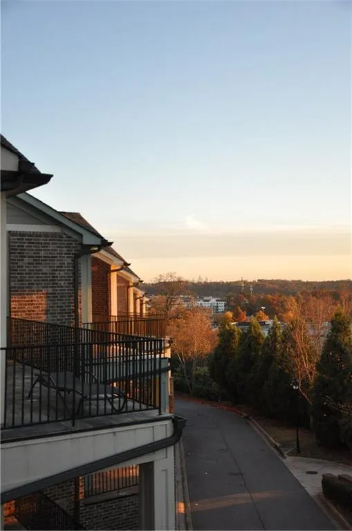 6045 City Walk, Sandy Springs, Georgia 30328, 3 Bedrooms Bedrooms, ,3 BathroomsBathrooms,Residential,Sold,6045 City Walk,6105440