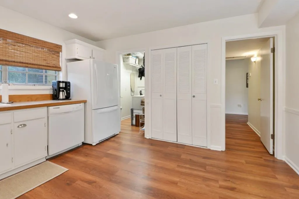 5400 Roswell Road Unit A6, Atlanta, Georgia 30342, 2 Bedrooms Bedrooms, ,1 BathroomBathrooms,Residential,Sold,5400 Roswell Road Unit A6,6857936