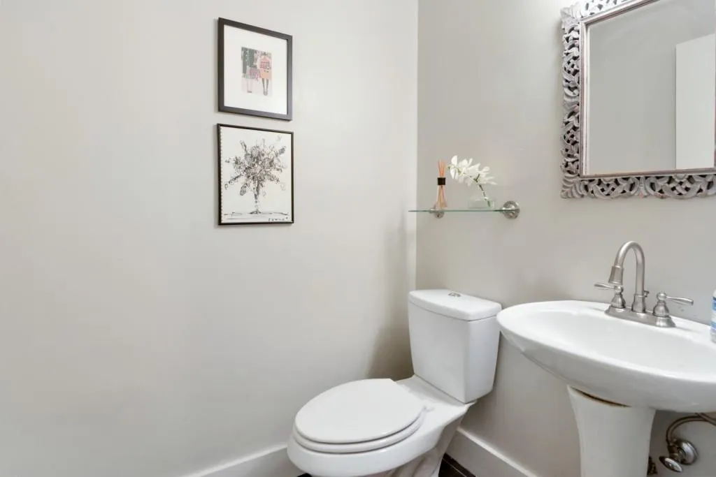 5400 Roswell Road Unit A6, Atlanta, Georgia 30342, 2 Bedrooms Bedrooms, ,1 BathroomBathrooms,Residential,Sold,5400 Roswell Road Unit A6,6857936