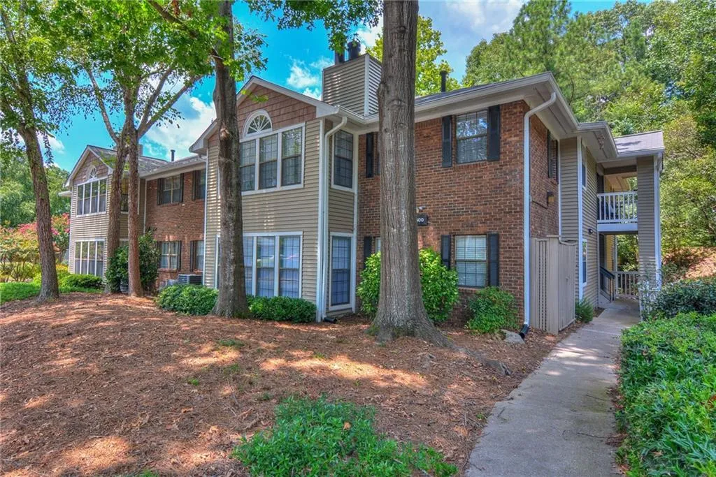 409 Barrington Hills Drive, Sandy Springs, Georgia 30350, 2 Bedrooms Bedrooms, ,2 BathroomsBathrooms,Residential,Sold,409 Barrington Hills Drive,5885331