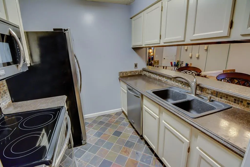 409 Barrington Hills Drive, Sandy Springs, Georgia 30350, 2 Bedrooms Bedrooms, ,2 BathroomsBathrooms,Residential,Sold,409 Barrington Hills Drive,5885331