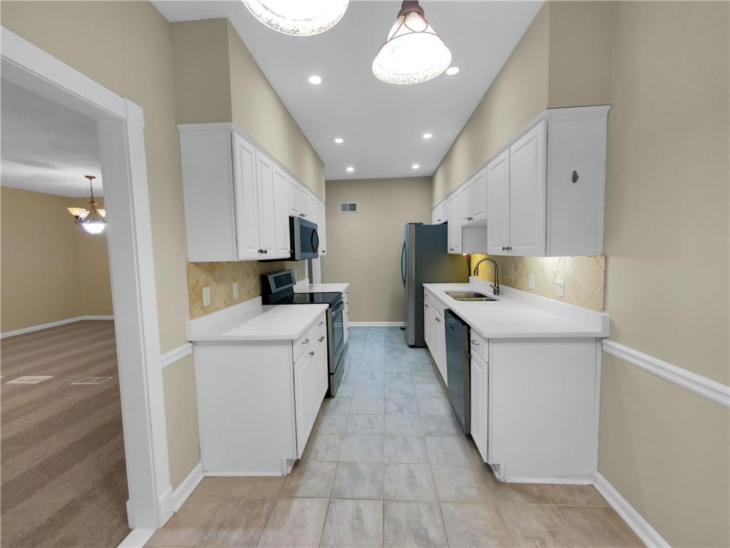 606 Brandywine Circle, Atlanta, Georgia 30350, 6 Bedrooms Bedrooms, ,2 BathroomsBathrooms,Residential,Sold,606 Brandywine Circle,7322181