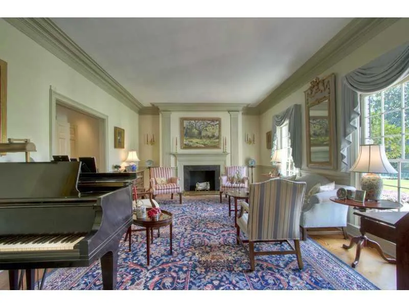 3955 Northside Drive, Atlanta, Georgia 30342, 5 Bedrooms Bedrooms, ,4 BathroomsBathrooms,Residential,Sold,3955 Northside Drive,5345501