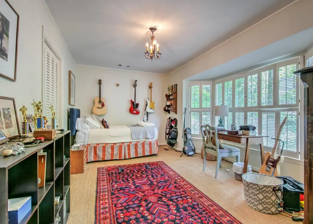4930 Old House Trail, Sandy Springs, Georgia 30342, 4 Bedrooms Bedrooms, ,4 BathroomsBathrooms,Residential,Sold,4930 Old House Trail,6002044