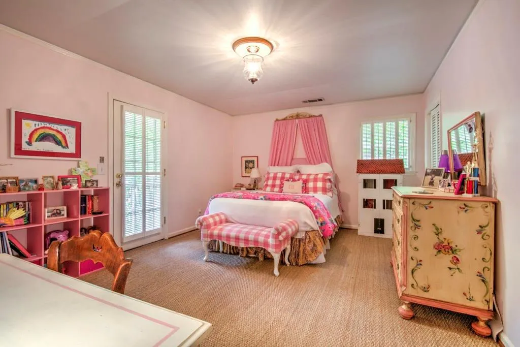 4930 Old House Trail, Sandy Springs, Georgia 30342, 4 Bedrooms Bedrooms, ,4 BathroomsBathrooms,Residential,Sold,4930 Old House Trail,6002044